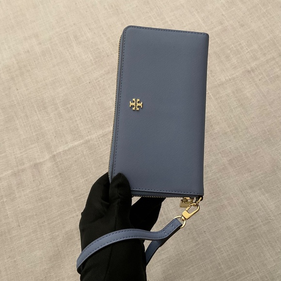 Tory Burch Robinson Leather Continental Wallet Wristlet Passport Organizer NWOT - Picture 8 of 16